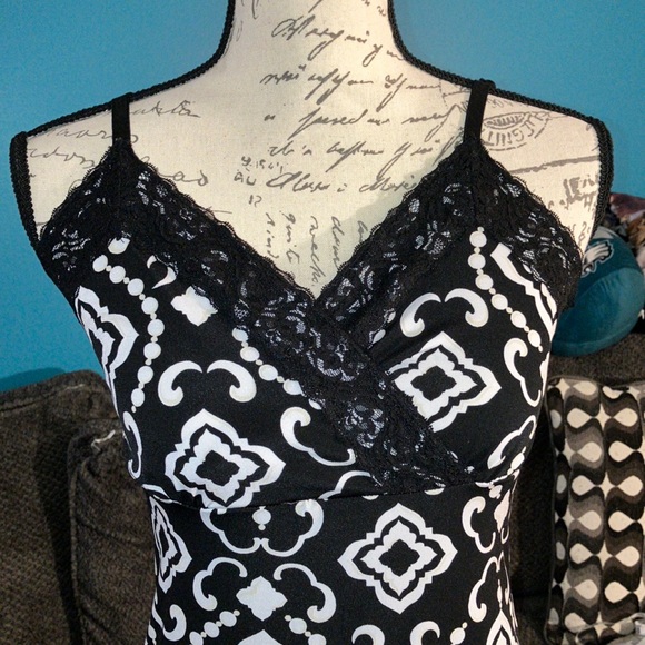 🔹4 for $30 WHBM Lace Cami, Small - Picture 2 of 7